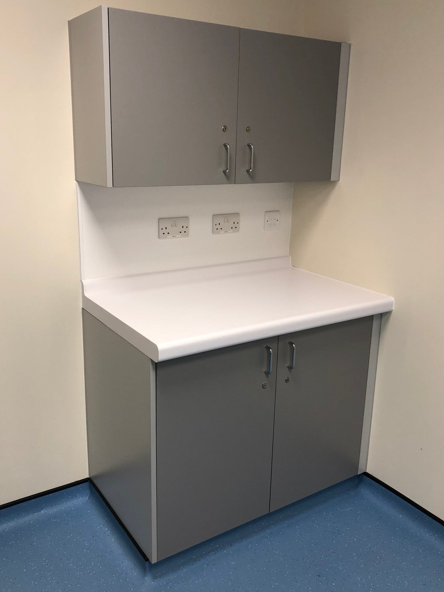 NHS HT63 Compliant Worktop sitting on Clinical Cupboards